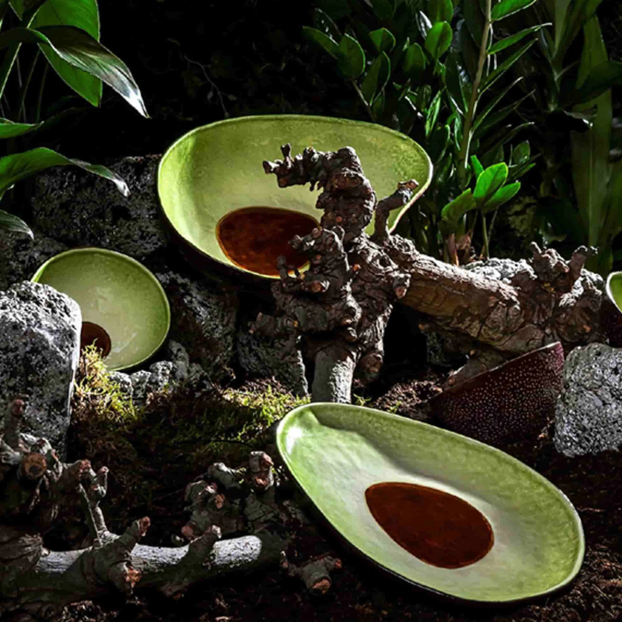 Bordallo Pinheiro Tropical Fruits Avocado Salad Bowl, 34x23x9cm Outlet