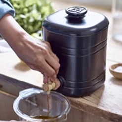 Emile Henry Vinaigrier, 2 litre Discount